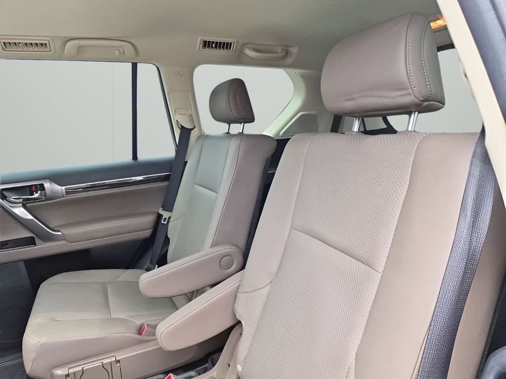 2022 Lexus GX - Image 19