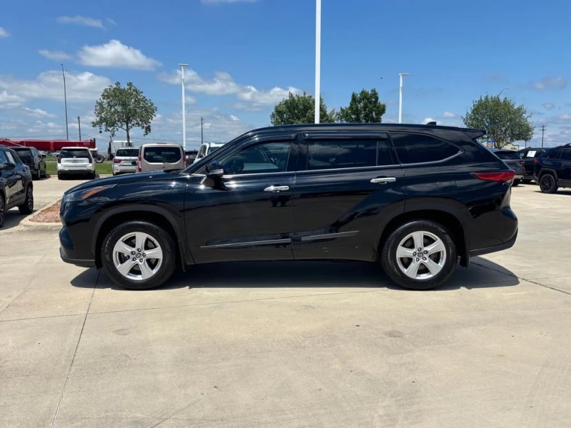 2022 Toyota Highlander - Image 1