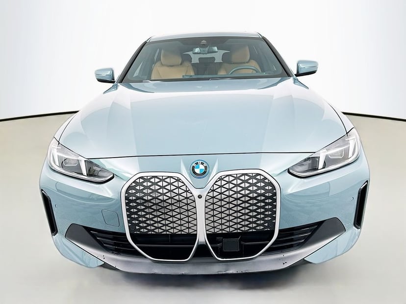 2025 BMW i4 - Image 3