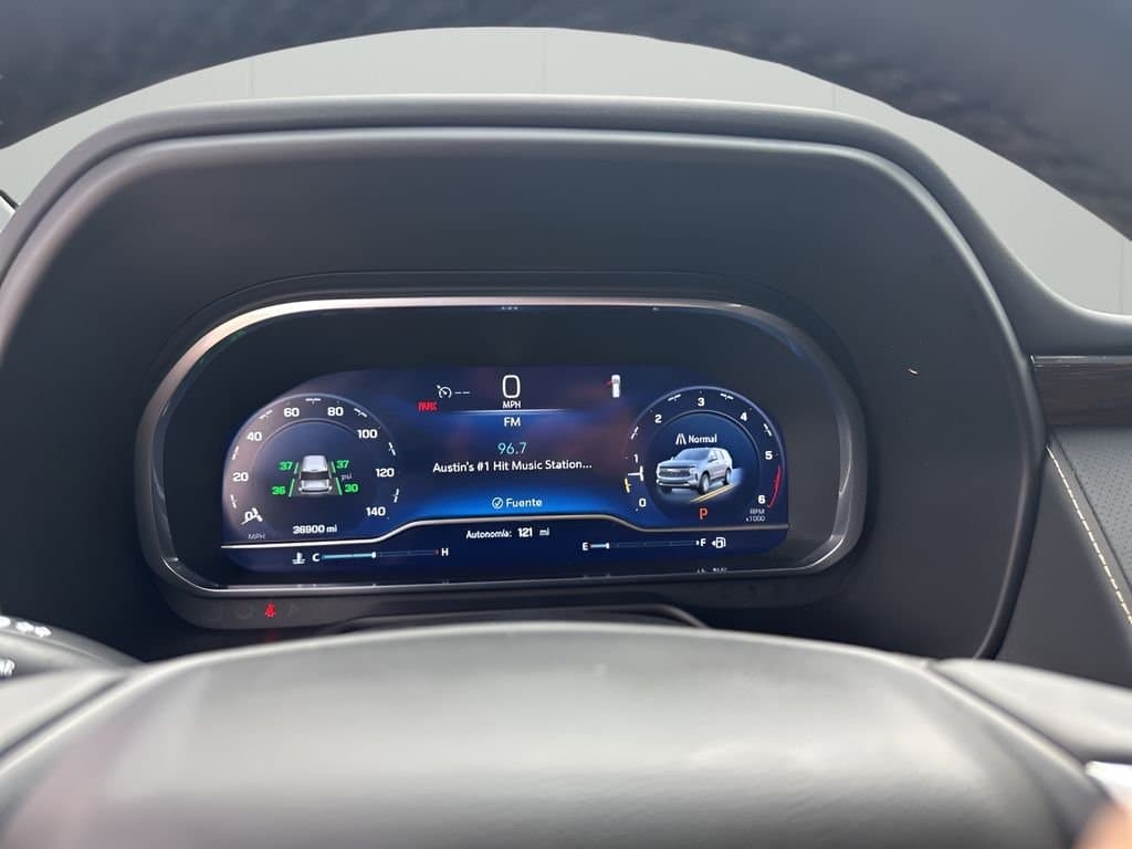 2023 Chevrolet Suburban - Image 33