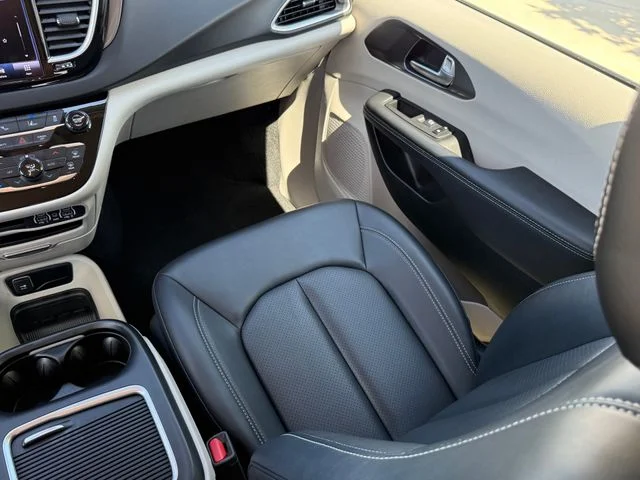2024 Chrysler Pacifica - Image 22