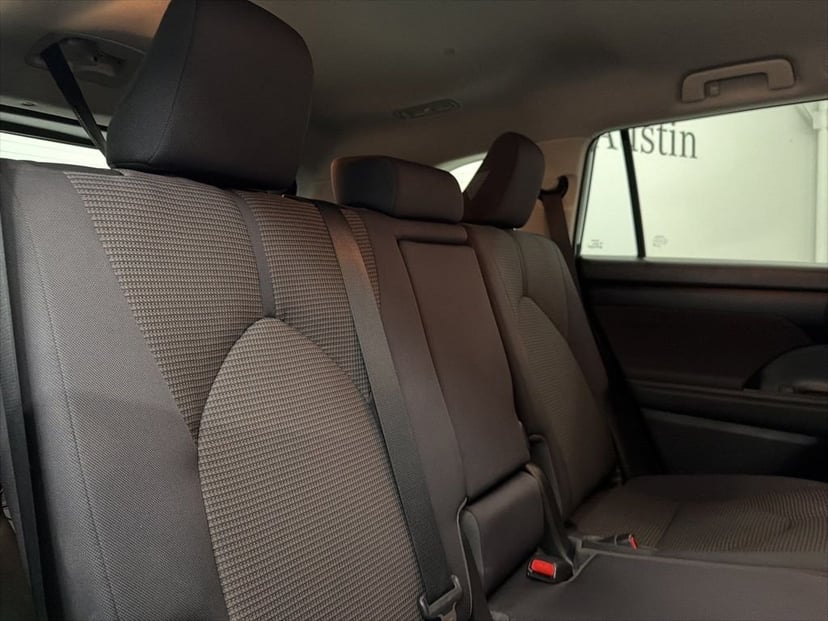 2022 Toyota Highlander - Image 27