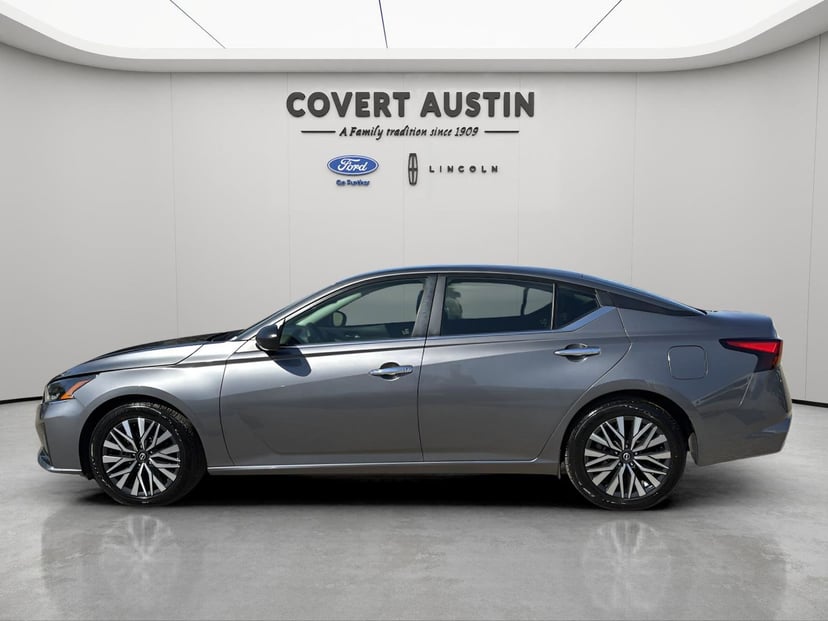 2024 Nissan Altima - Image 2