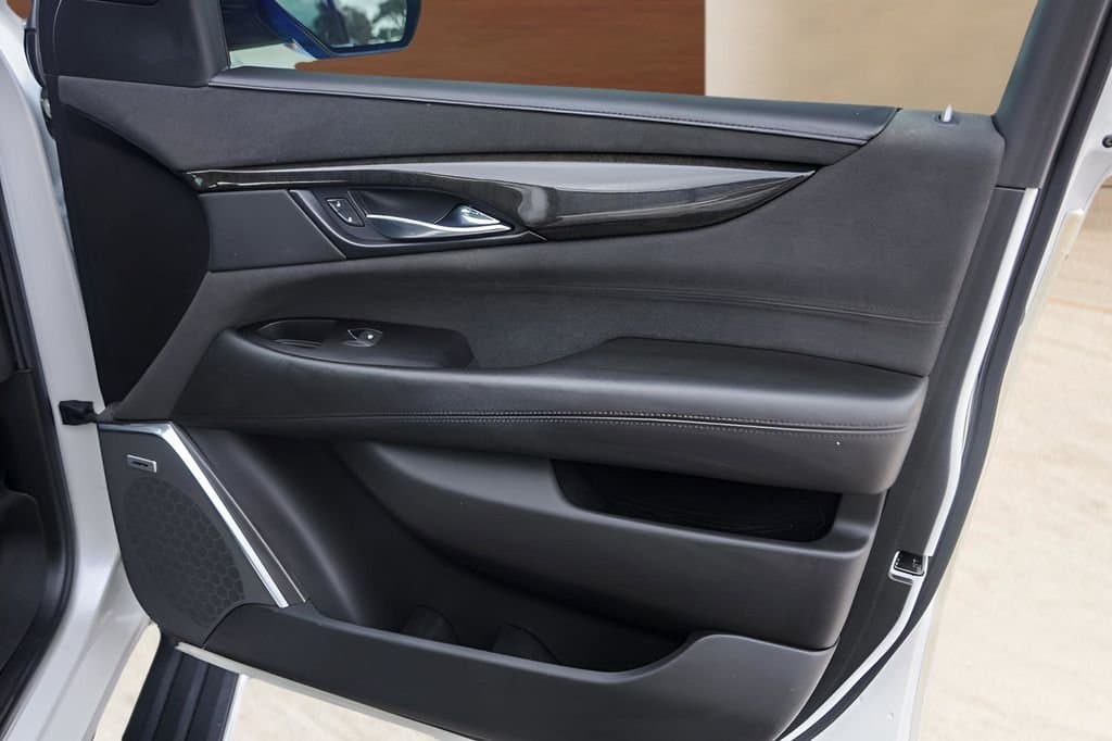 2020 Cadillac Escalade - Image 30