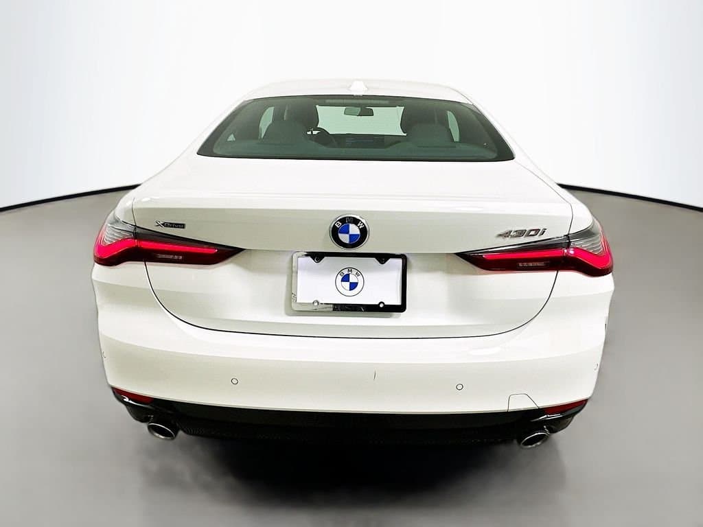 2025 BMW 4 Series - Image 6