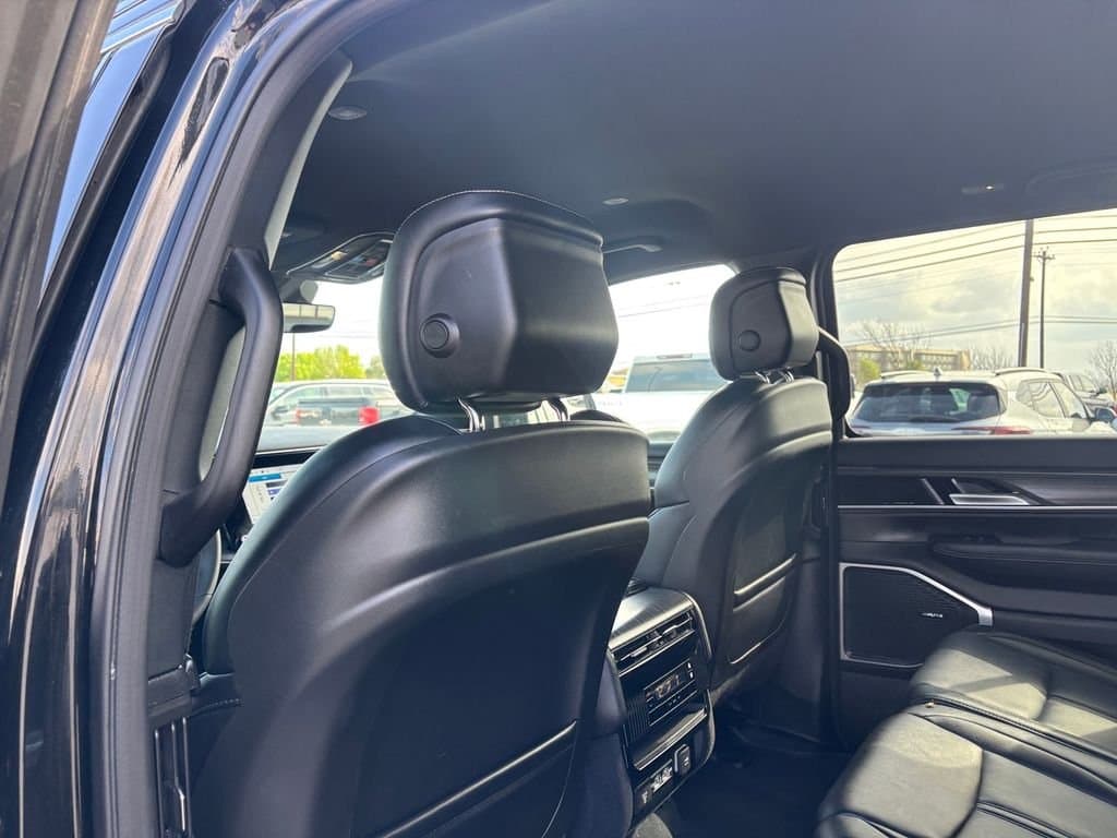 2024 Jeep Wagoneer - Image 24