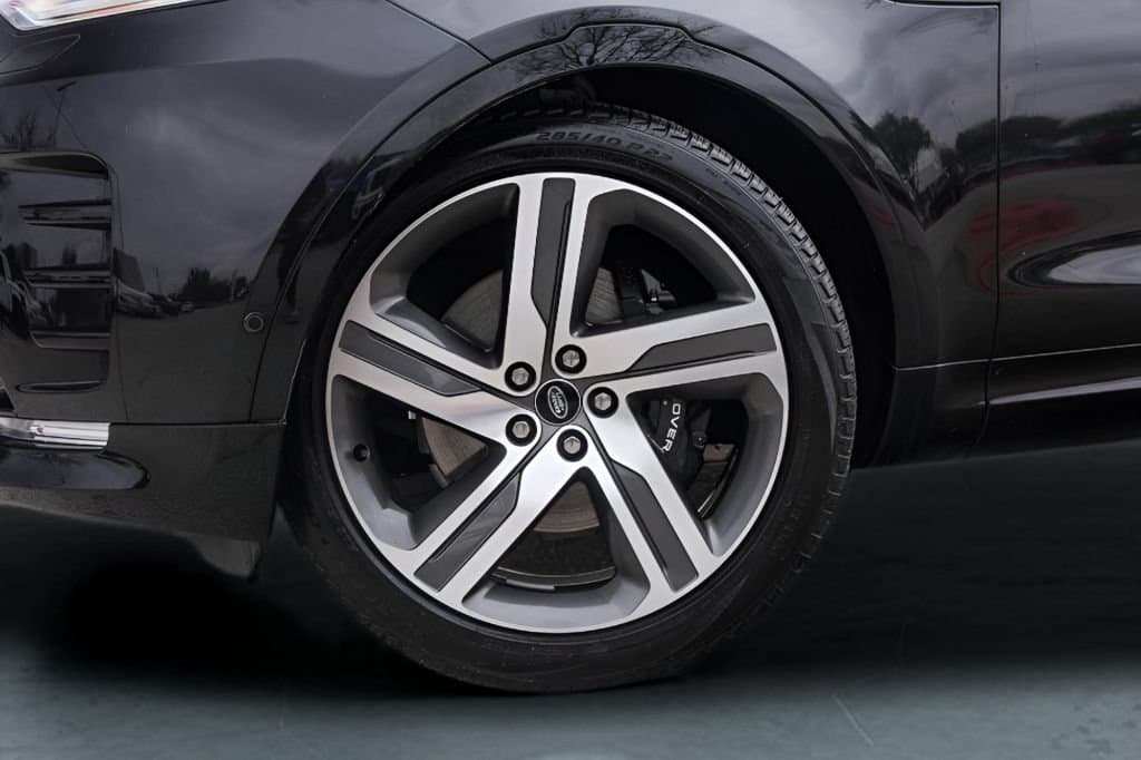 2024 Land Rover Discovery - Image 4