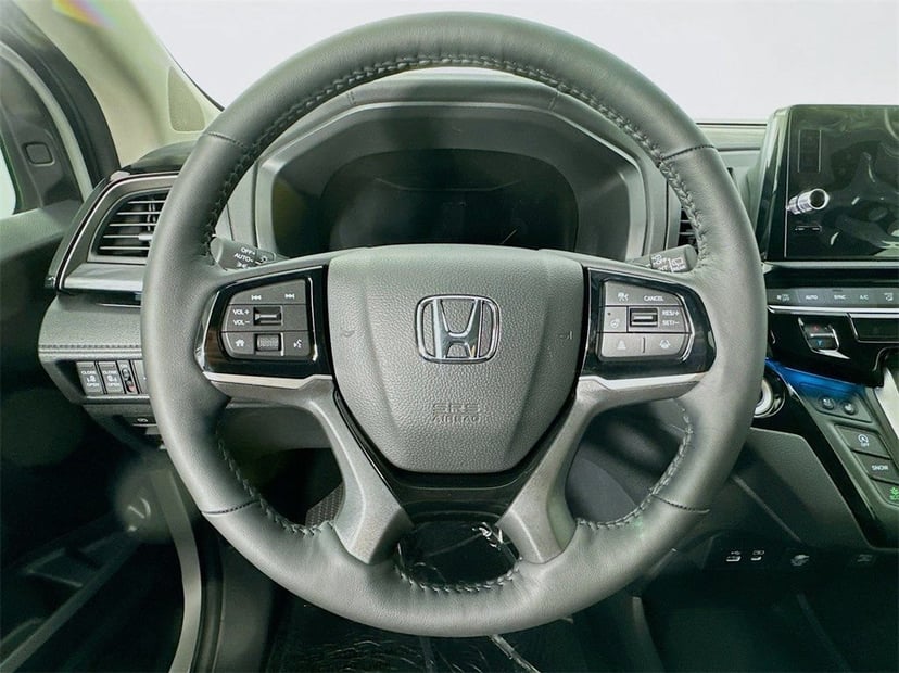 2026 Honda Odyssey - Image 16