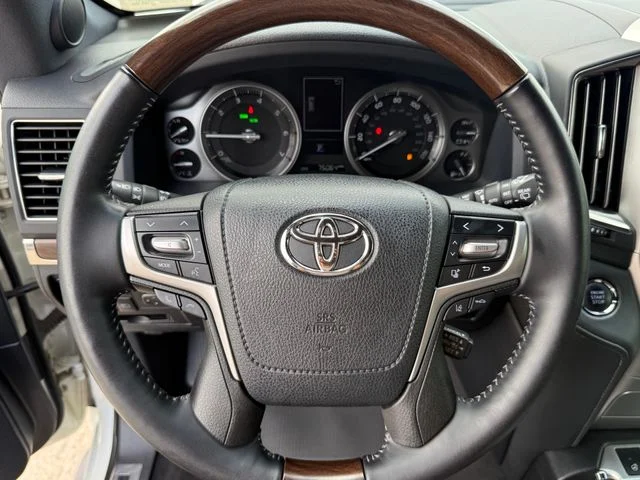 2021 Toyota Land Cruiser - Image 11