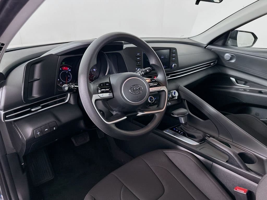 2023 Hyundai Elantra - Image 9