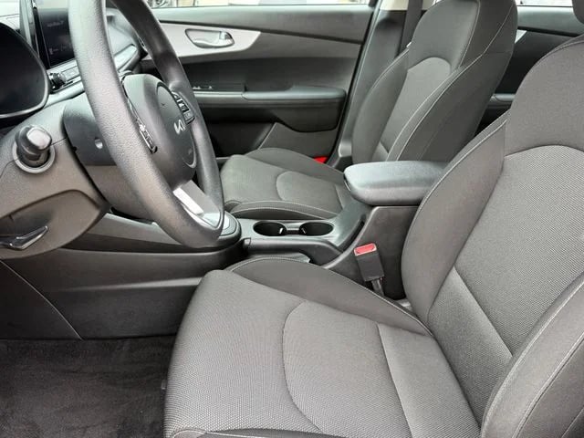 2023 Kia Forte - Image 11