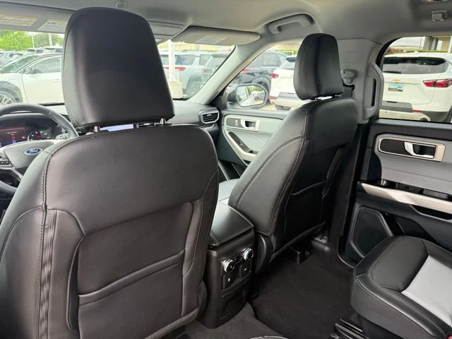 2023 Ford Explorer - Image 24