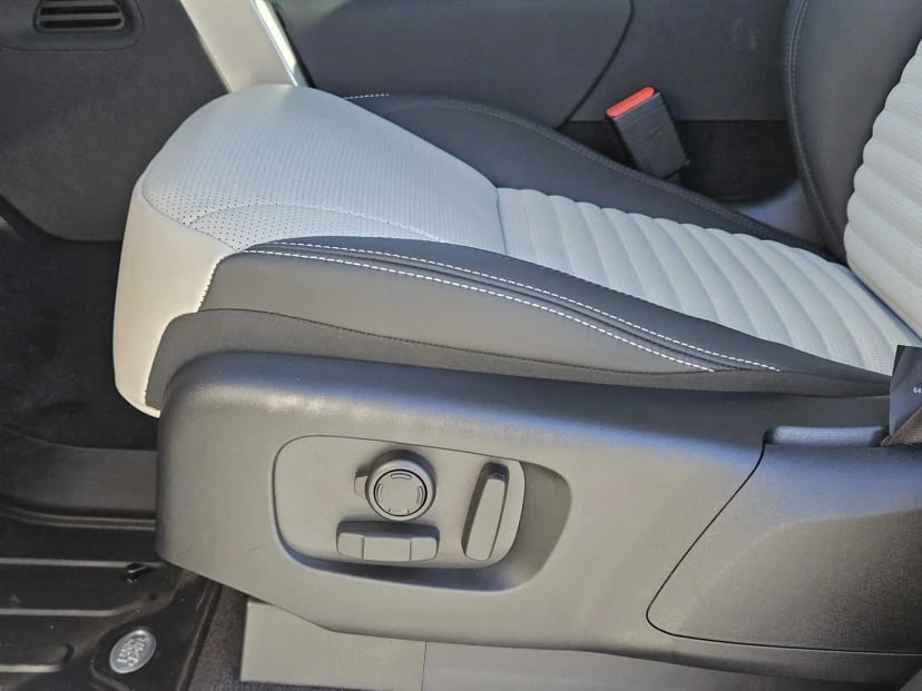 2026 LAND ROVER Discovery - Image 23