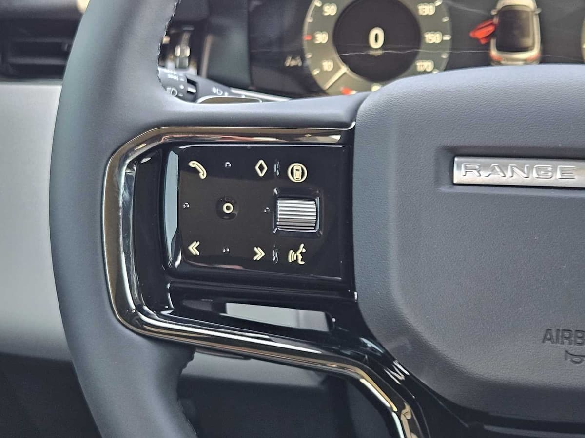 2026 LAND ROVER Range Rover Evoque - Image 28