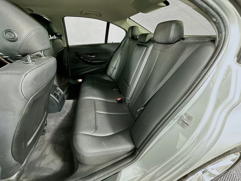 2016 BMW 3 Series - Image 24