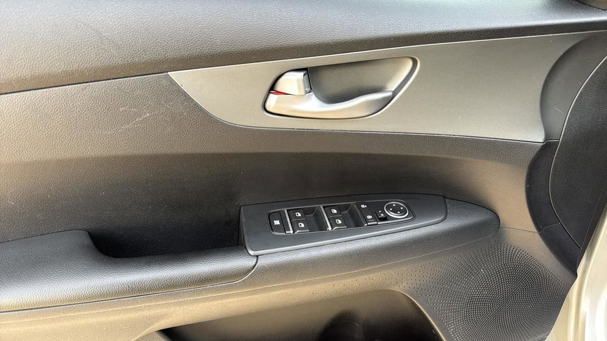 2020 Kia Forte - Image 5