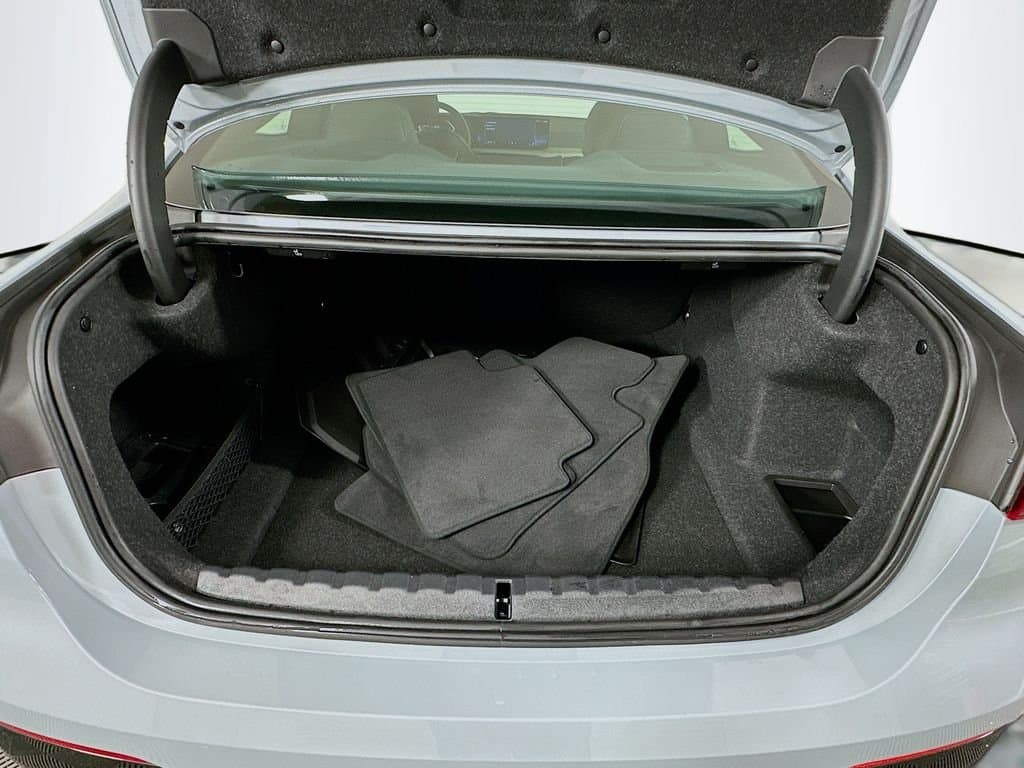 2025 BMW 4 Series - Image 27