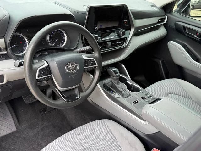 2023 Toyota Highlander - Image 39