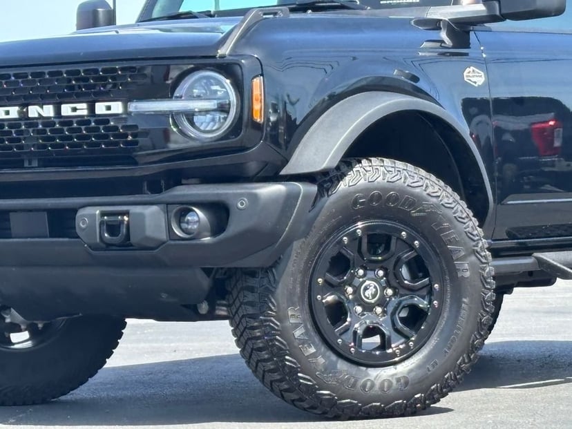 2023 Ford Bronco - Image 2