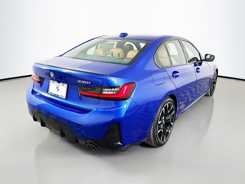 2025 BMW 3 Series - Image 5