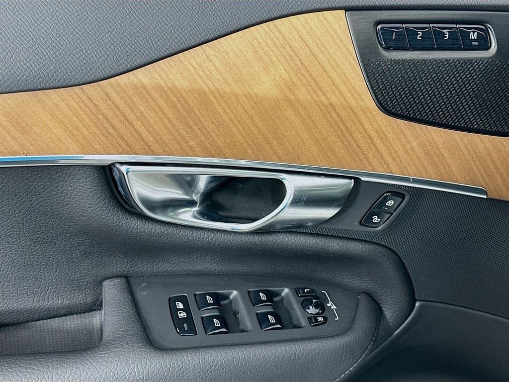 2022 Volvo XC90 Recharge Plug-In Hybrid - Image 18