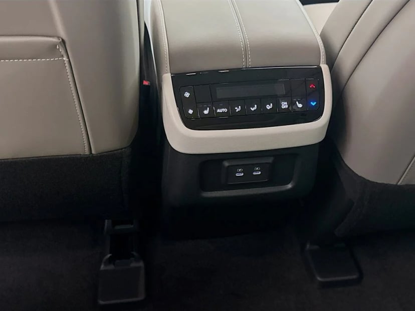 2027 INFINITI QX60 - Image 30