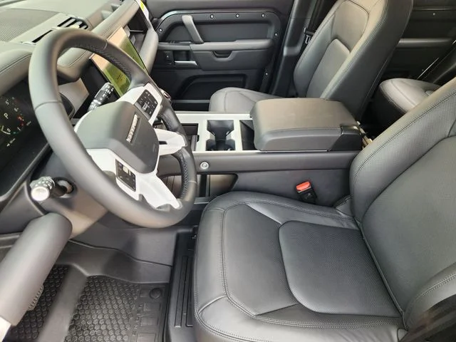 2026 Land Rover Defender 130 - Image 12