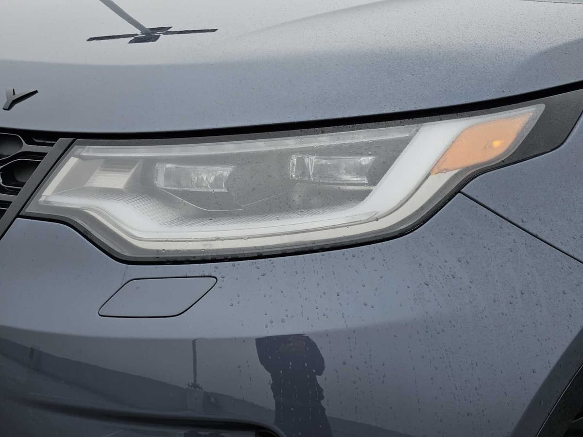 2025 Land Rover Discovery - Image 8