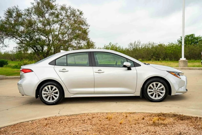 2025 Toyota Corolla - Image 4