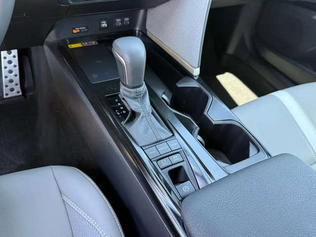 2025 Toyota Camry - Image 21