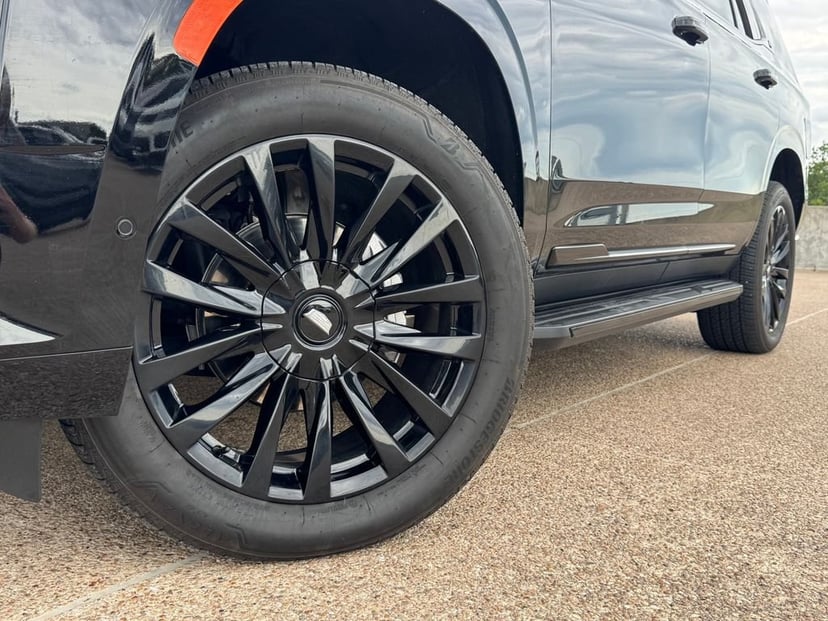 2024 Cadillac Escalade - Image 2