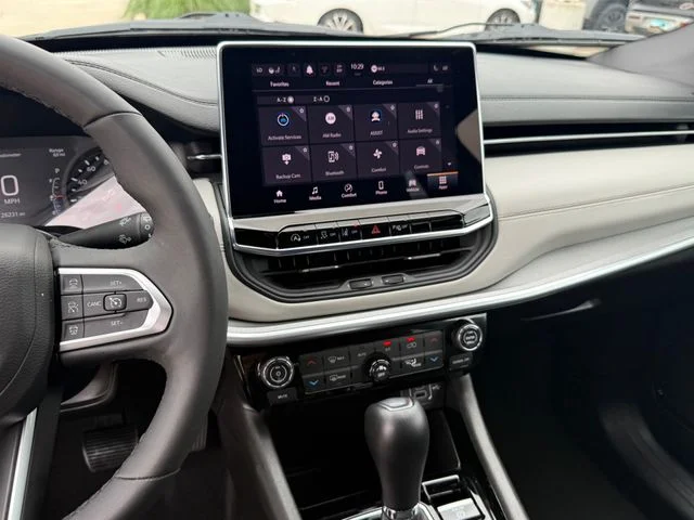 2025 Jeep Compass - Image 15
