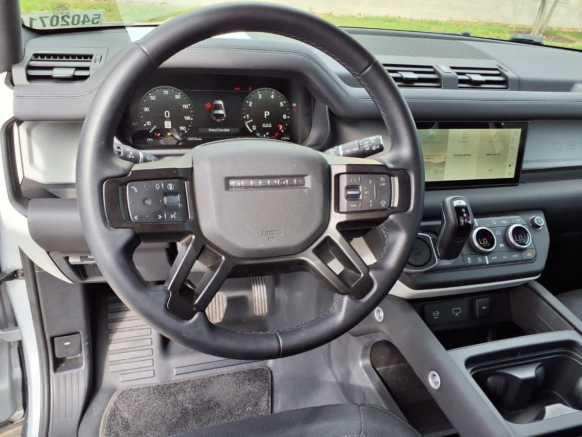 2024 Land Rover Defender - Image 22