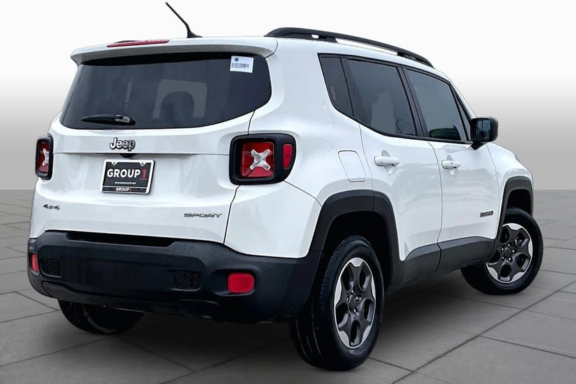 2017 Jeep Renegade - Image 13