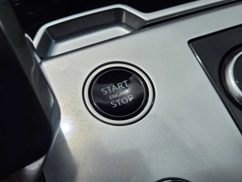 2023 Land Rover Range Rover - Image 18
