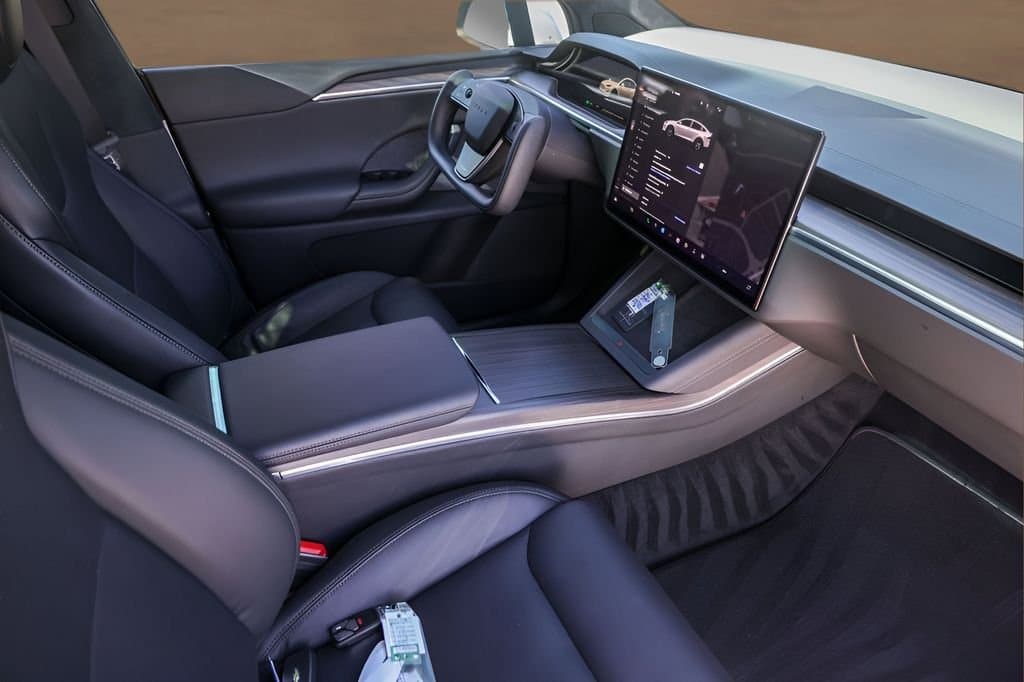 2023 Tesla Model X - Image 26
