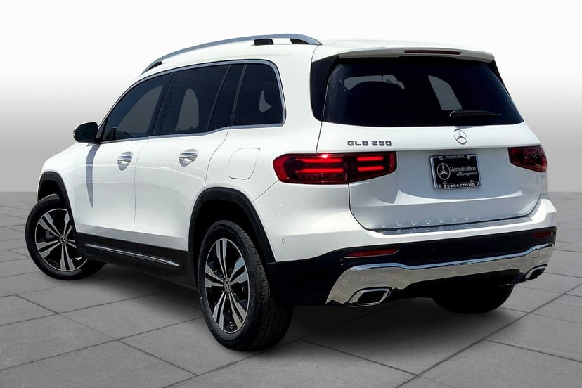 2025 Mercedes-Benz GLB 250 - Image 4