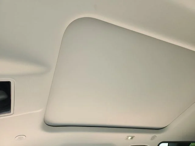 2026 Land Rover Defender 110 - Image 18