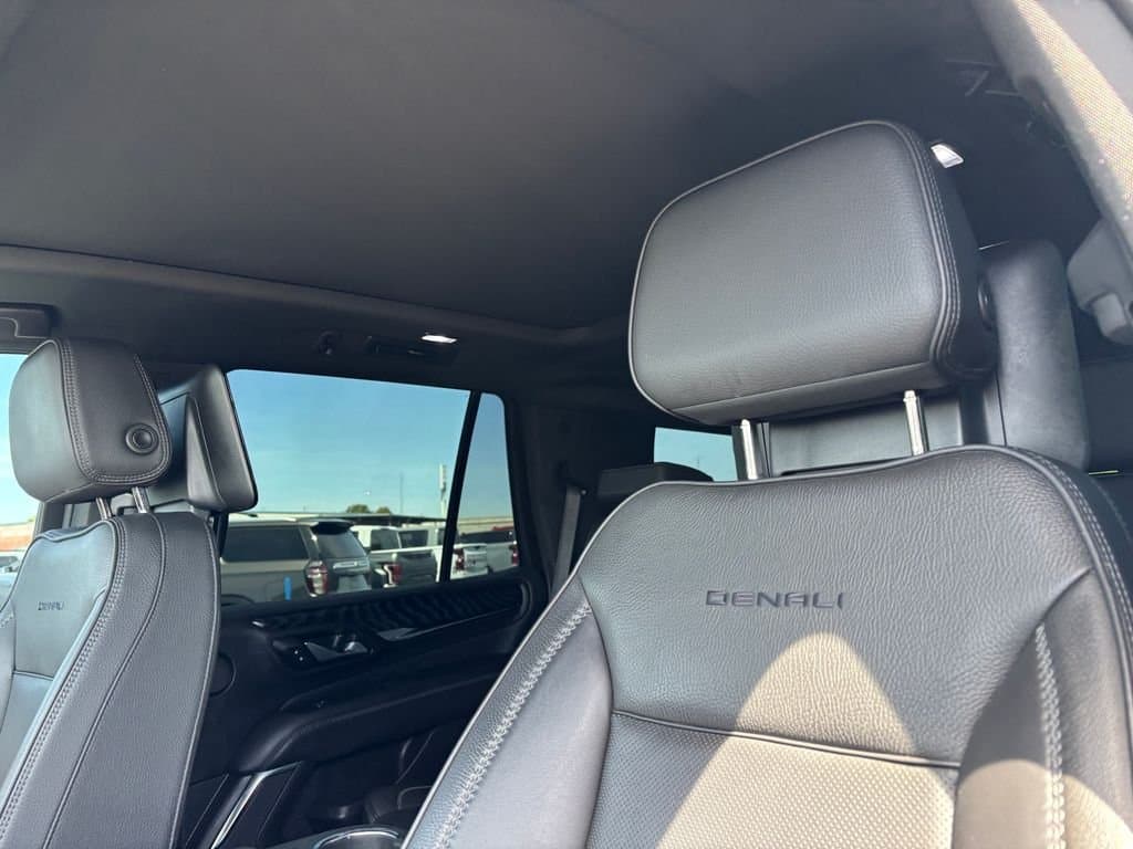 2023 GMC Yukon - Image 13