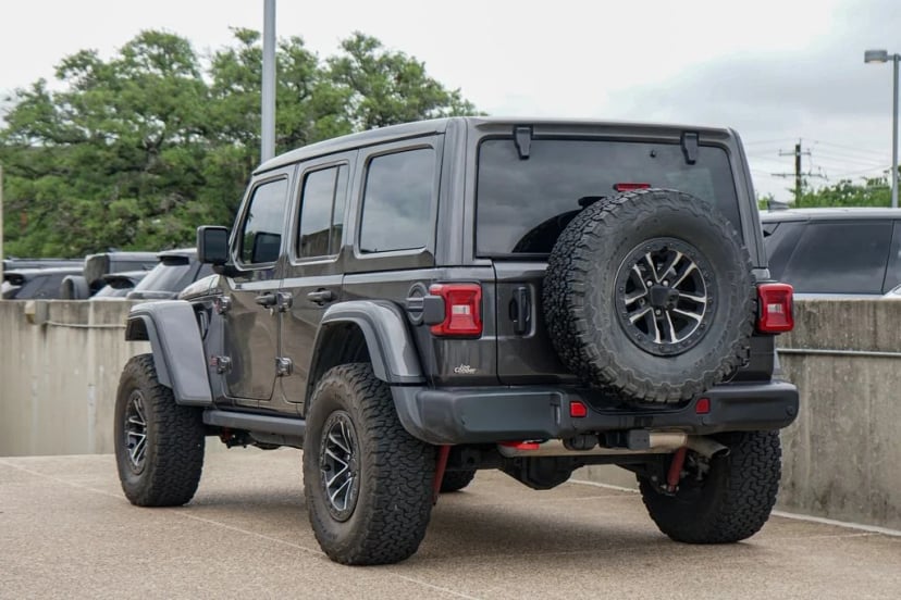 2025 Jeep Wrangler - Image 8