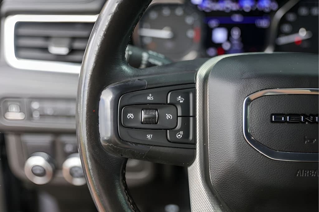 2021 GMC Yukon - Image 16