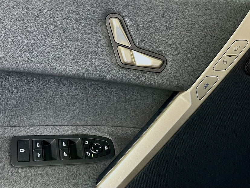 2024 BMW iX - Image 18
