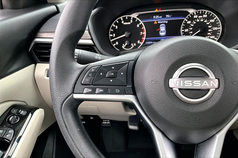 2023 Nissan Altima - Image 24