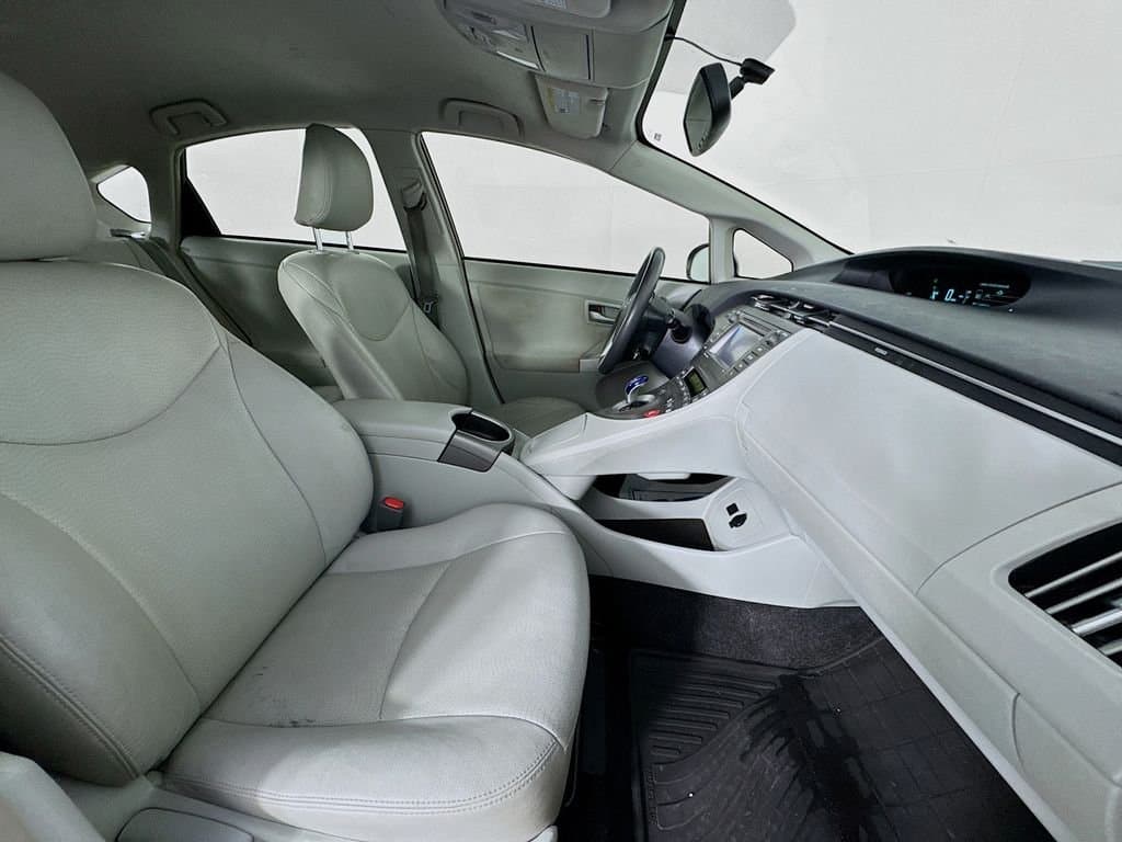 2014 TOYOTA Prius - Image 33