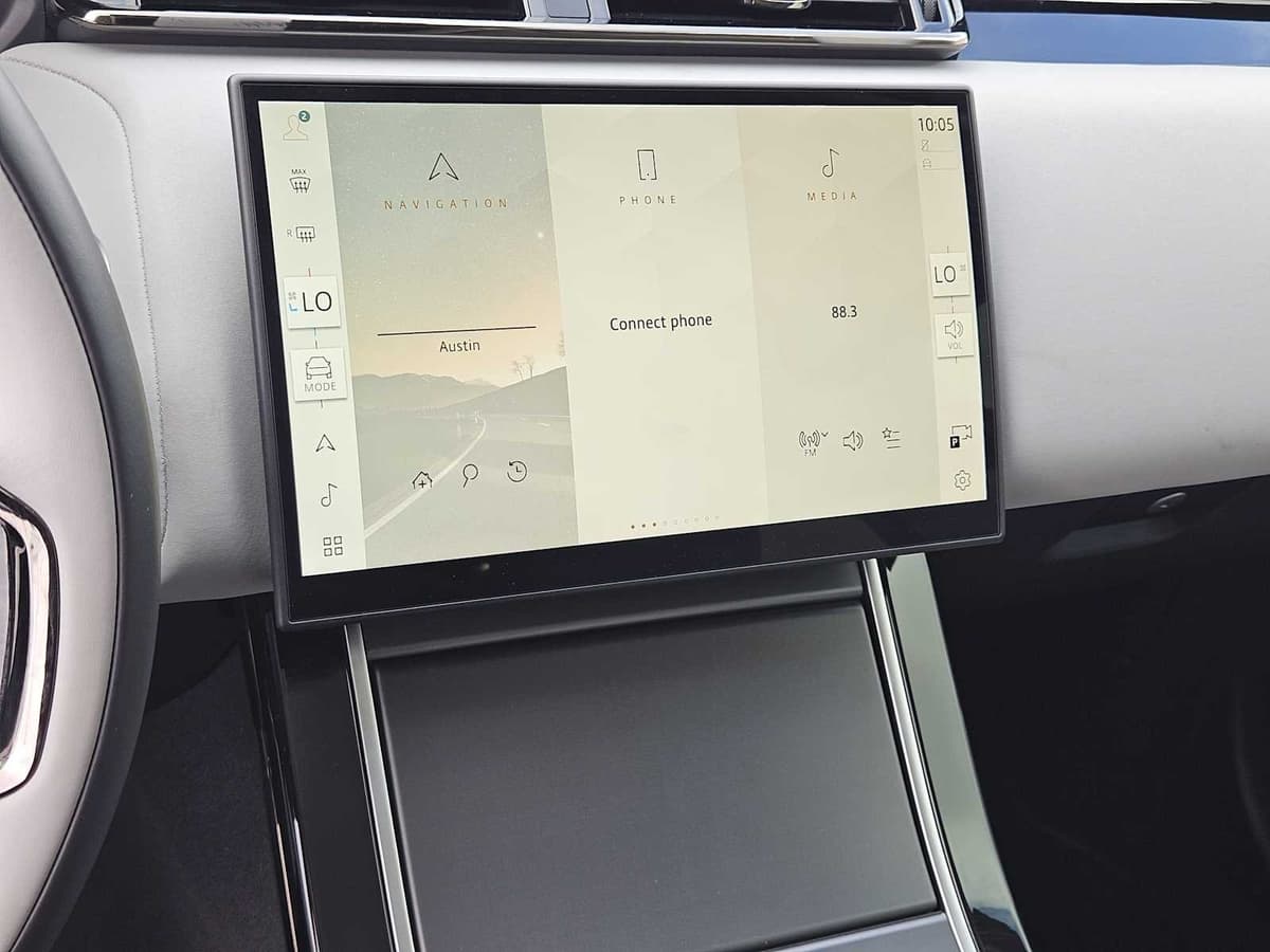 2025 Land Rover Range Rover Velar - Image 15