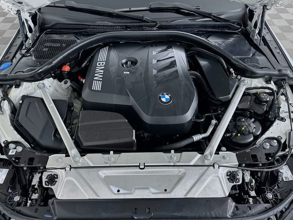 2025 BMW 4 Series - Image 31