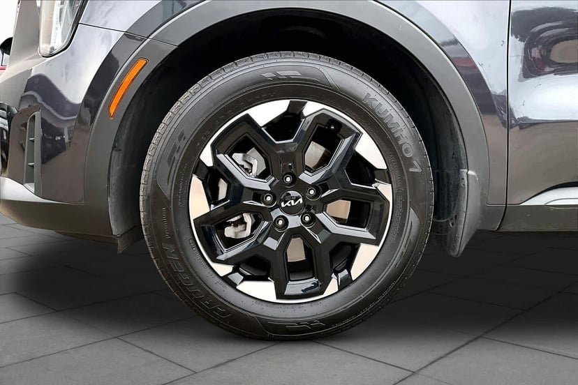 2025 Kia Sorento - Image 11
