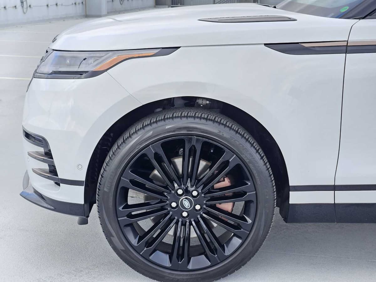 2025 Land Rover Range Rover Velar - Image 9