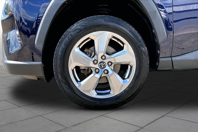 2020 Toyota RAV4 Hybrid - Image 13
