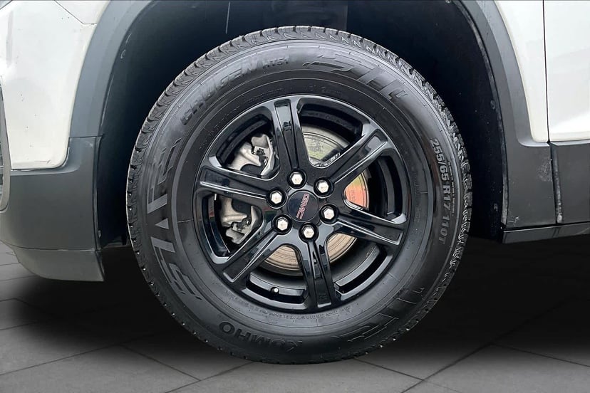 2023 GMC Acadia - Image 11